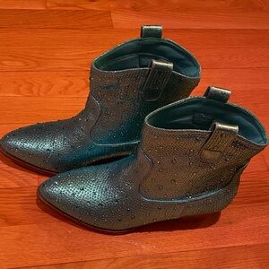 Link Teal Textured Footwear